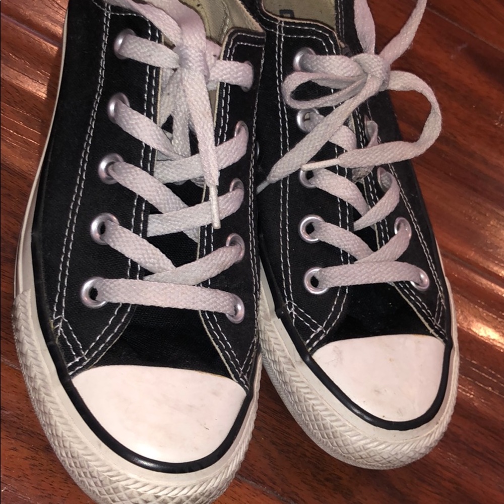 Black low top converse shoes